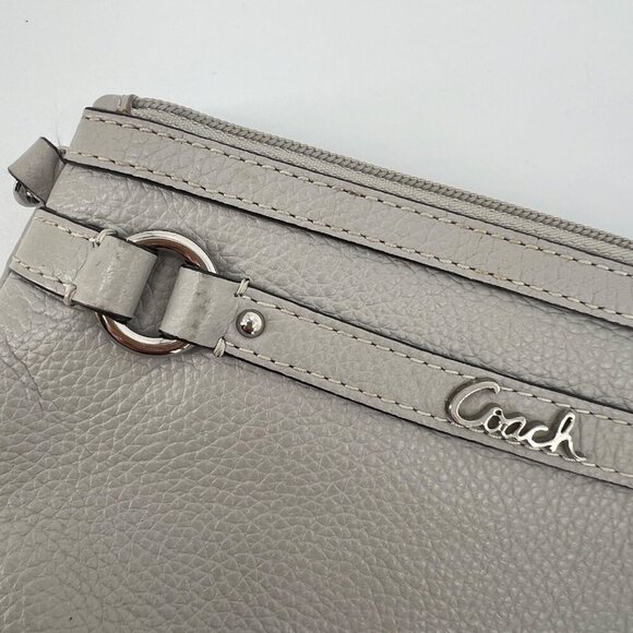 Coach‎ Silver Cursive Logo Gray Pebbled Leather Wristlet 2010s Vintage - Picture 3 of 8